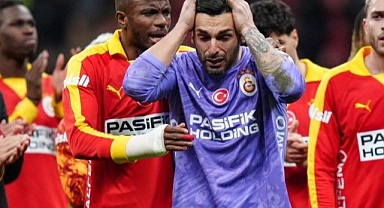 Osimhen'den Günay'a destek!