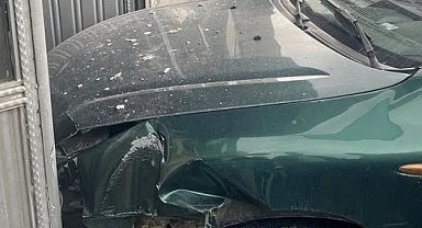 Otomobil iş merkezine girdi