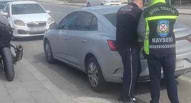 Plakasız motosiklet ile çevreyi rahatsız eden sürücüye 142 bin TL ceza