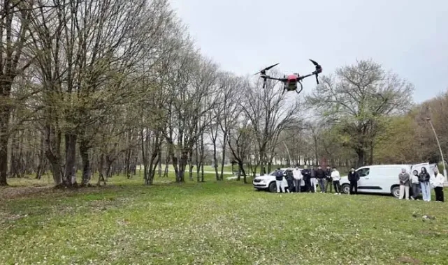 Profesyonel olarak İHA ile zirai ilaçlama ve gübreleme yapan öğrenciden uygulamalı eğitim