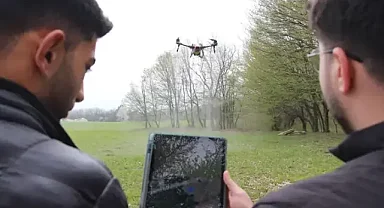 Profesyonel olarak İHA ile zirai ilaçlama ve gübreleme yapan öğrenciden uygulamalı eğitim