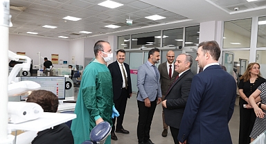 Rektör Prof. Dr. Altun, Diş Hekimliği Fakültesi’ni Ziyaret Etti