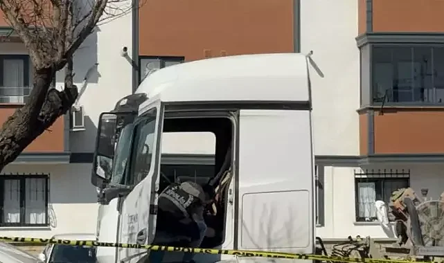 TIR’ın altına saklanıp, husumetli olduğu kardeşini öldürdü