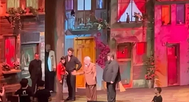 Tiyatrocu Müjdat Gezen rahatsızlanarak hastaneye kaldırıldı