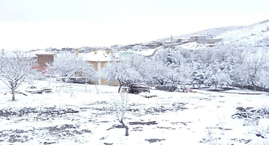 Akkışla ve Tomarza’da kar yağışı etkili oldu