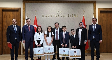 Vali Çiçek, Koltuğunu Miniklere Bıraktı