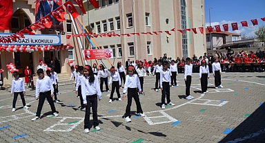 Yahyalı’da 23 Nisan coşkusu