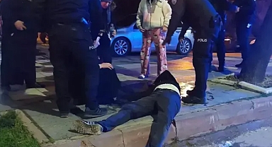 'Yan bakma' kavgası; 2 kardeş ile anneleri yaralandı