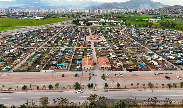 Başkan Büyükkılıç'tan hobi bahçesi sakinlerine atalık fide hediyesi