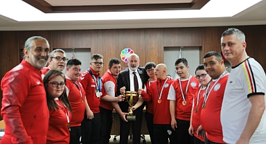 Başkan Çolakbayrakdar, Kocasinan'ın altın sporcularını ağırladı