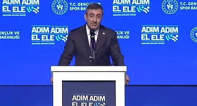 Cevdet Yılmaz, 'Adım Adım El Ele: Bağımlılıkla Mücadele Hareketi Programı'nda konuştu
