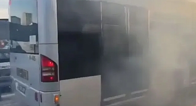 Kağıthane'de metrobüsün motor kısmında çıkan yangın söndürüldü