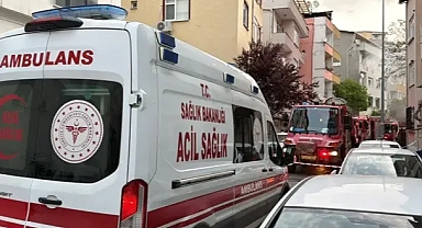 Kağıthane'de metruk binada çıkan yangın bitişiğindeki binaya sıçradı