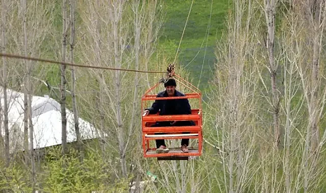 Karadeniz'de gördü, Van'da uyguladı; teleferik sistemi ile bahçesine 40 dakika yerine 40 saniyede ulaşıyor