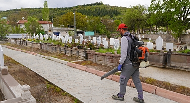 Melikgazi'de mezarlılar bayram ziyaretine hazır hale getiriliyor