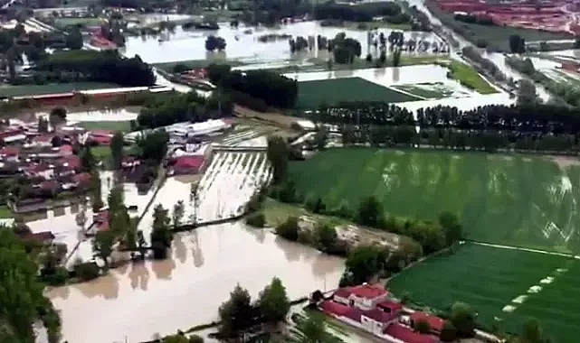 Sağanak yağış Tokat'ı vurdu, o anlar dron kamerasına yansıdı!