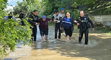 Selde kaybolanlar için arama kurtarma çalışmaları ivedilikle sürüyor 