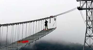 Türkiye'nin en büyük teleferiğinde zorlu bakım çalışması