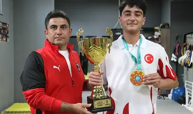 15 yaşında; 43 ülke arasında dünya şampiyonluğunu kazandı!