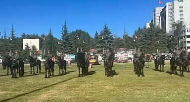 2235 yıllık Kara Kuvvetleri Komutanlığının yıl dönümü büyük bir törenle kutlandı!