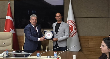 AK Parti Kayseri Milletvekili Bayar Özsoy, Yahyalı’dan gelen öğrencileri, TBMM ağırladı