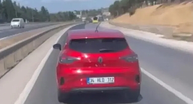 Ambulansın önünü kesen maganda kamerada!