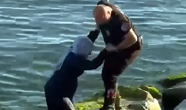 Avcılar'da kayalıklardan denize düşen kadını yunus polisleri kurtardı