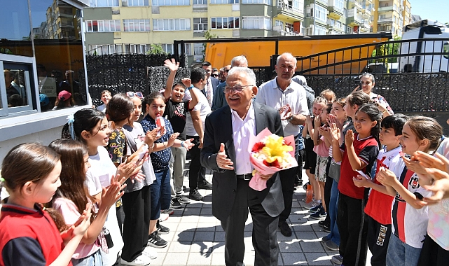 Başkan Büyükkılıç'tan okullarda ki bahar coşkusuna yoğun ilgi