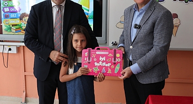 Başkan Özdoğan, Hacılar'da karne coşkusuna ortak oldu