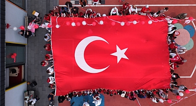 Büyükşehirin çocuk kütüphanesi miniklerinden A Milli takıma yürekleri ısıtan destek