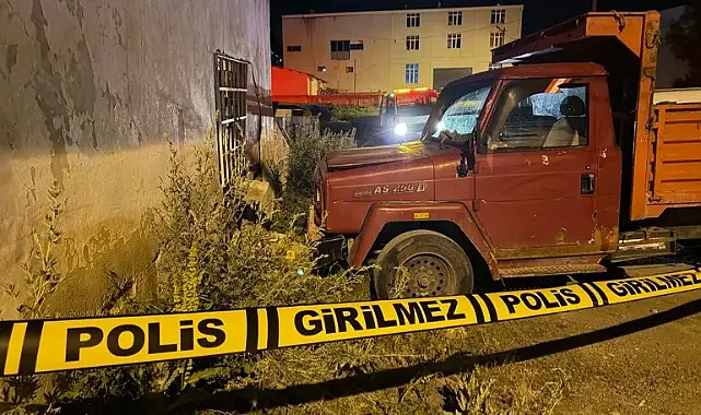 Çocuklar oynarken hareket eden kamyonet ile ev arasında sıkışan Ayaz öldü; o anlar kamerada