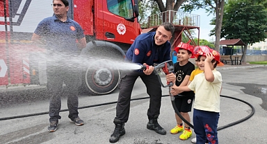 Kayseri Büyükşehir İtfaiyesi’nden anaokulu öğrencilerine afetlere hazırlık eğitimi