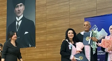 Kızını örnek aldı, 44 yaşında ikincilikle mezun oldu!
