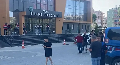 Mersin'de Silifke Belediyesi'ne operasyon: 18 gözaltı