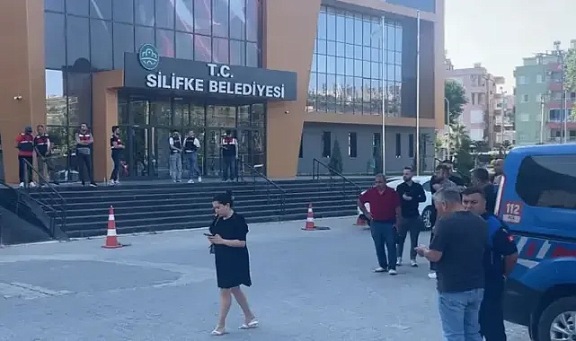 Mersin'de Silifke Belediyesi'ne operasyon: 18 gözaltı