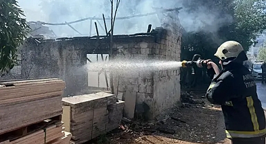 Metruk evin yandığı mahallede yaşayanlar: Burası sonunda komple yanacak