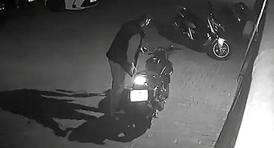 Motosiklet çaldı, polisin elinden kurtulamadı!