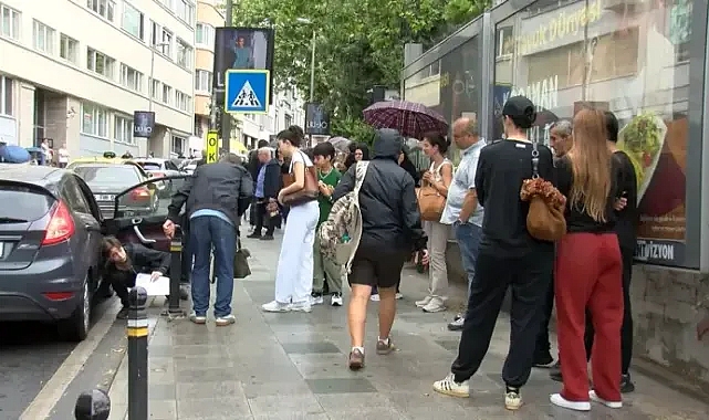 Şişli'de LGS için yanlış okula gelen kız öğrenciye veliler yardım etti