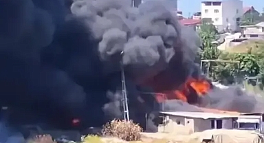 Sultangazi'de metruk fabrikada yangın