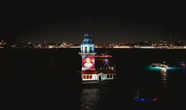 15 Temmuz'un 10’uncu yılı dolayısıyla Kız Kulesi'nde ışık gösterisi gerçekleştirildi.