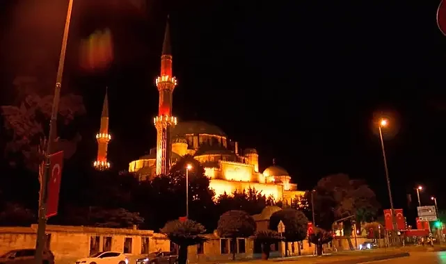 15 Temmuz'un Onuncu Yılında Bütün Camilerin Semalarından Sela Sesi Yükseldi
