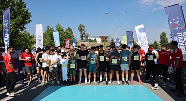 7'den 70'e yüzlerce Kayserili, 15 Temmuz ruhunu Büyükşehir'in demokrasi koşusunda yaşattı