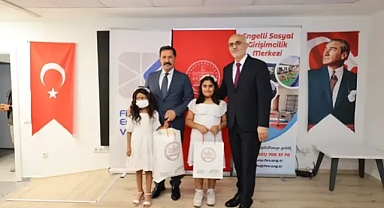 9 Yaşındaki Deniz, Saçlarını 8 Yaşındaki Hülya'ya bağışladı, İkilinin Buluşmasında Hülya İçin Havaya Balon Bırakıldı