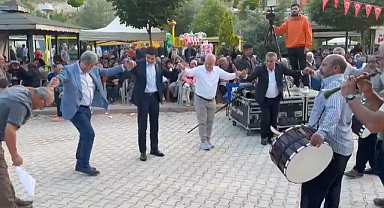 AK Parti MKYK Üyesi Kayseri Milletvekili Dursun Ataş, Akkışla 9. Kesdoğan Birlik, Beraberlik ve Gilaburu Şenliğinde ilçe protokolü ile Halay çekti.