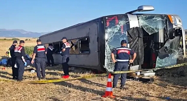 Amasyada Devrilen Çift Katlı Otobüste 2'si ağır 46 Kişi Yaralandı