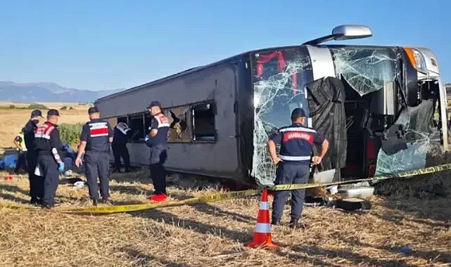 Amasyada Devrilen Çift Katlı Otobüste 2'si ağır 46 Kişi Yaralandı