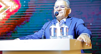 Başkan Büyükkılıç'a, Erciyes Medya Ödülleri programında teşekkür plaketi
