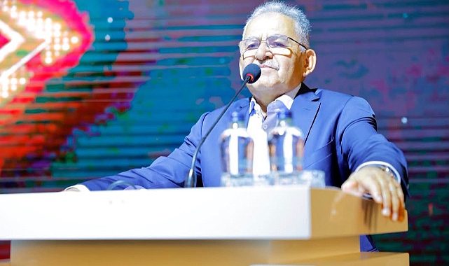 Başkan Büyükkılıç'a, Erciyes Medya Ödülleri programında teşekkür plaketi