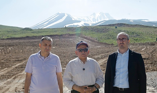 Başkan Büyükkılıç müjdeyi verdi: Erciyes'in Develi kapısına yürüyen bant