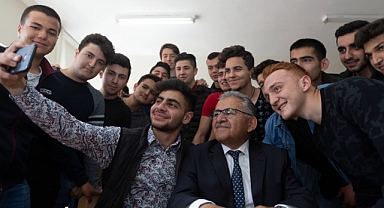 Başkan Büyükkılıç'tan üniversite adaylarına güven veren davet: